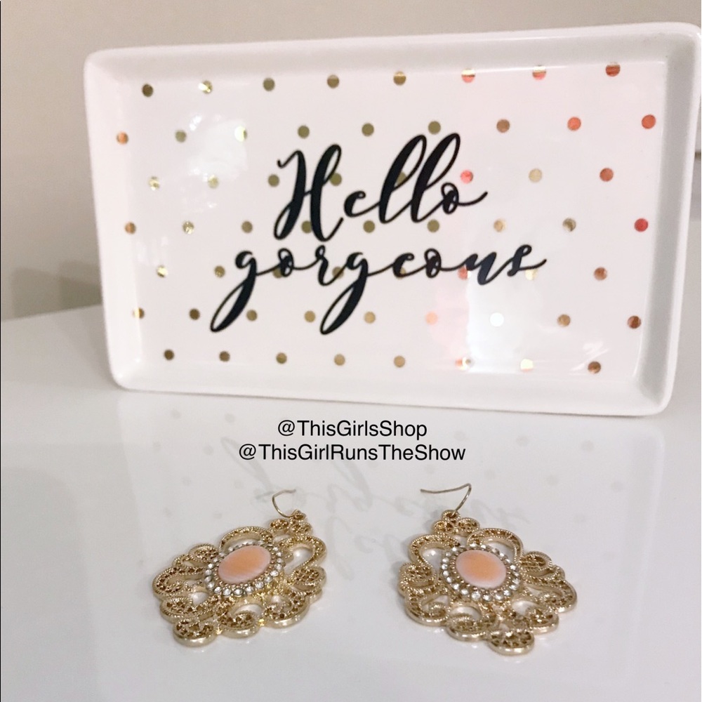 SALE🖤 Chandelier Gold Earrings - Picture 1 of 1